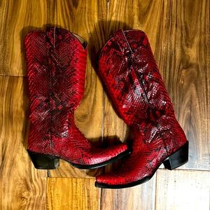 WORN ONCE Size 10B Red Python Skin Idyllwind Boots